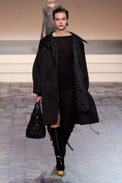 Look 17